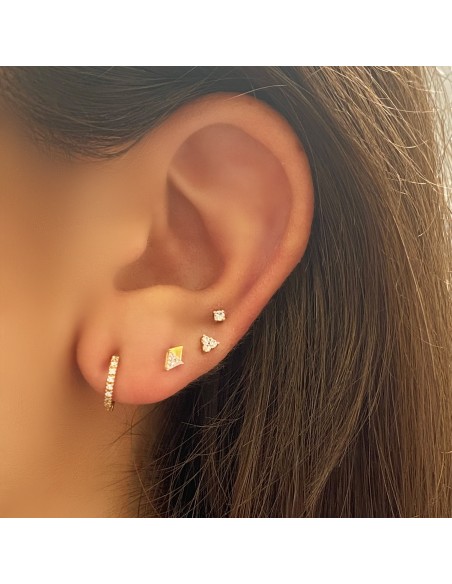 STONES HUGGIE EARRING