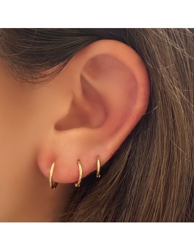 SOLID HUGGIE EARRING